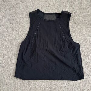 Lululemon Sculpt Cropped Tank Top in Black - Size 6